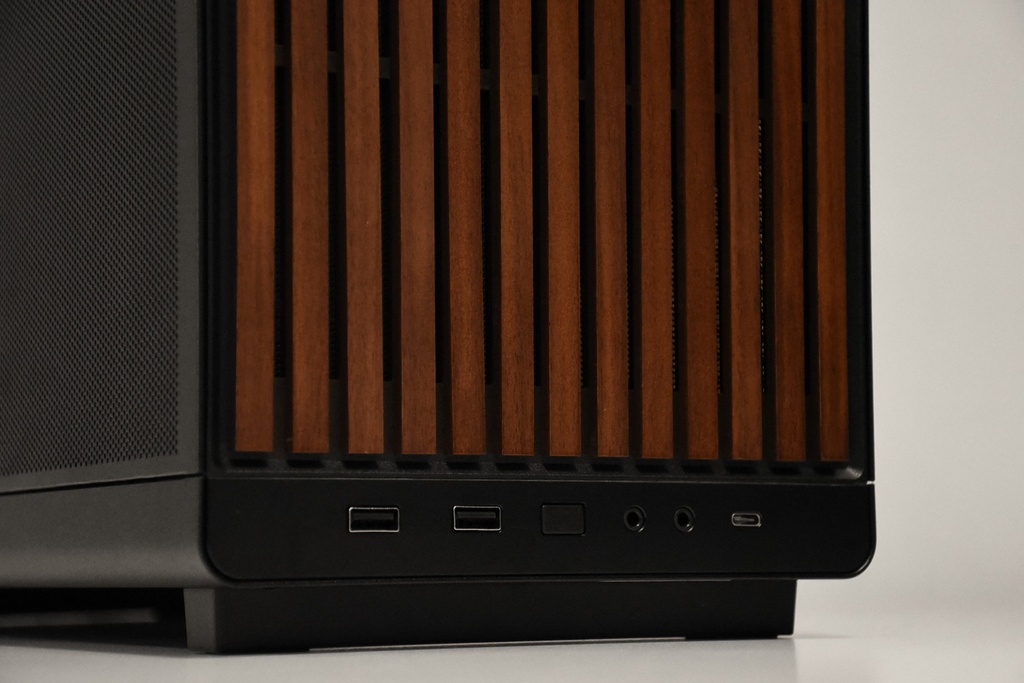 VRCPC | RavenWood | AMD Ryzen 7 7800X3D | AMD RX 9070 XT 16GB | 32GB DDR5 | 2TB NVMe SSD | 3-Year Warranty