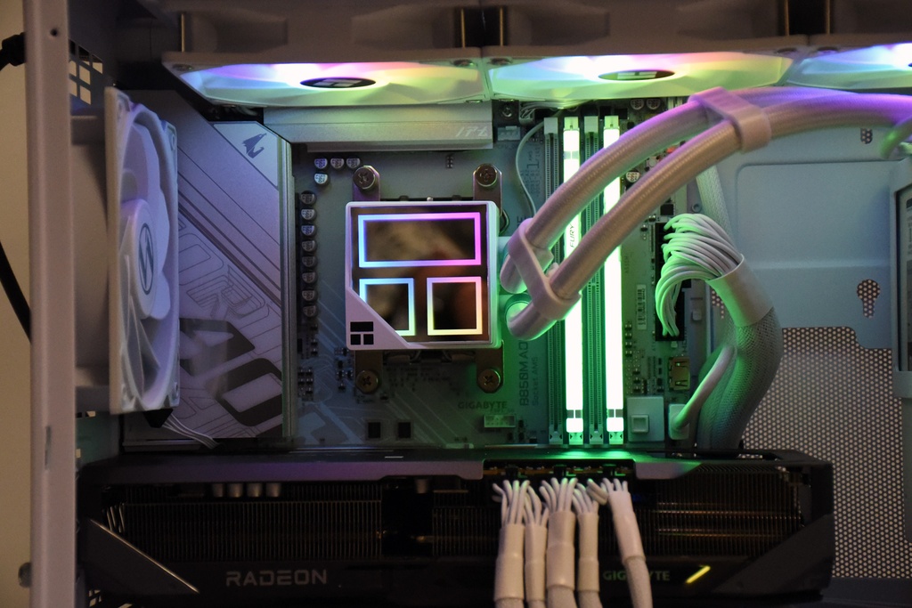 VRCPC | Phantom Edge | Ryzen 7 7800X3D | RX 9070 XT 16GB | 32GB DDR5 RAM | 2TB NVMe SSD | 3-Year Warranty