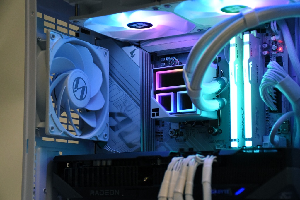 VRCPC | Phantom Edge | Ryzen 7 7800X3D | RX 9070 XT 16GB | 32GB DDR5 RAM | 2TB NVMe SSD | 3-Year Warranty