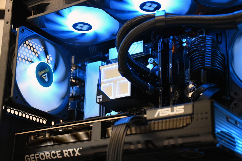 VRCPC | Nightfall X | Intel Core Ultra 7 265KF | RTX 5070 Ti 16GB | 32GB DDR5 RAM | 2TB NVMe SSD | 3-Year Warranty