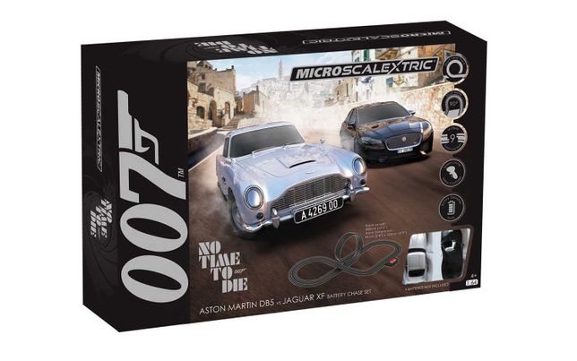 MICRO SCALEXTRIC JAMES BOND 007 RACE SET - ASTON MARTIN DB5